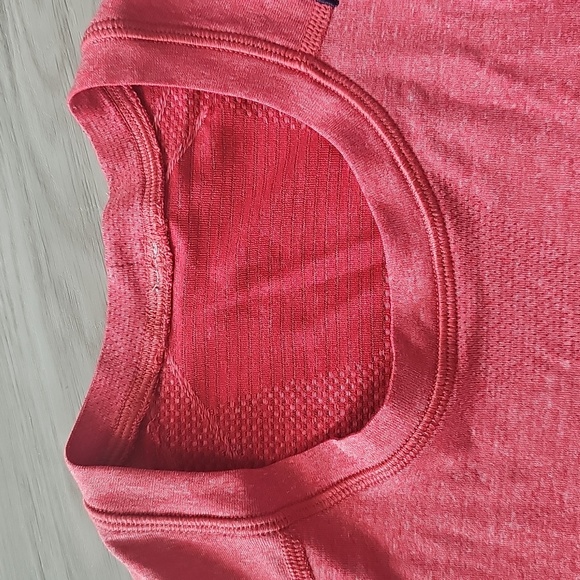 Lululemon Swifty Tech Activewear Athletic Short Sleeve Shirt, Large *Slight Flaw - Picture 4 of 13